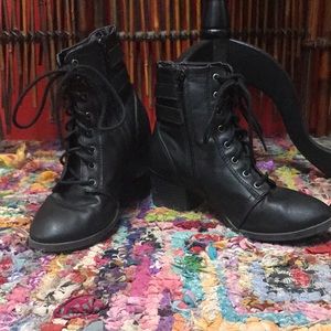 🍁4 for $25 Drash heeled leather combat boots